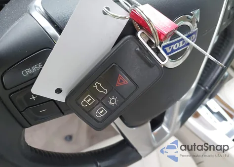 2012 Volvo S60 T5 z USA, uszkodzony, nr VIN YV1622FS3C2044120